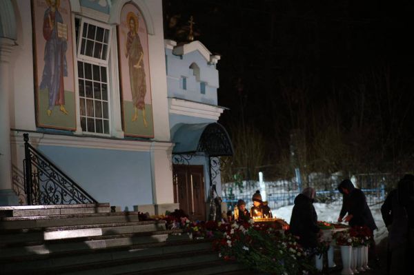 Мемориал в память о жертвах теракта в «Крокус Сити Холле» убрали из центра Екатеринбурга