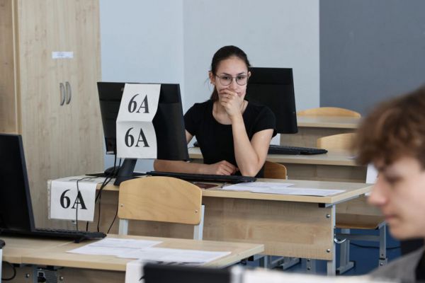 У 17 тысяч свердловских одиннадцатиклассников начались государственные экзамены