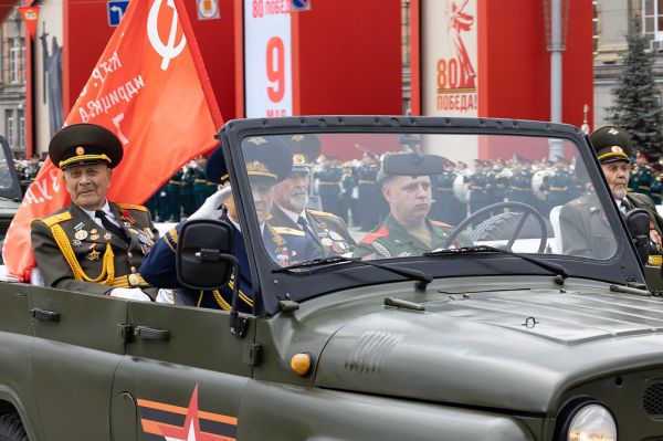 В Екатеринбурге прошел парад в честь 80-летия Великой Победы