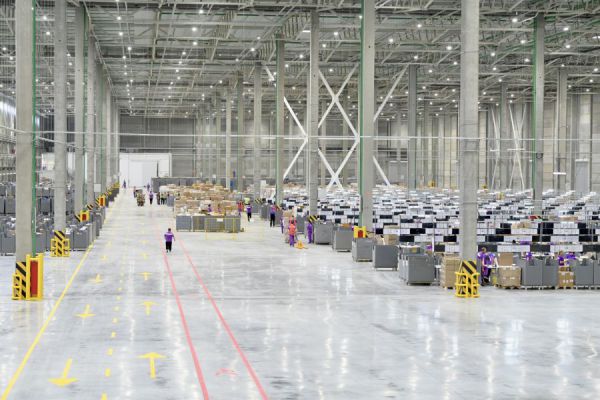 В Екатеринбурге открыли склад на 7 тысяч рабочих мест