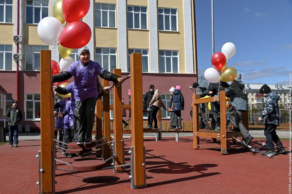 В Нижнем Тагиле отличники школы № 32 получили за пятерки спортивную площадку