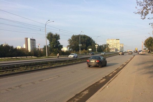 Власти Екатеринбурга ищут подрядчика для расширения Малышевского моста