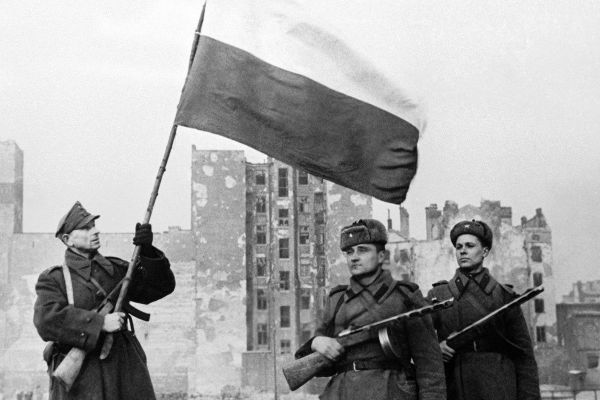 До Победы оставалось… 23 апреля 1945 года «Уральский» писал о том, к чему привели переговоры Польши и СССР