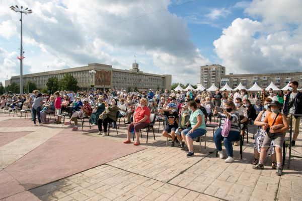 Жителей Каменска-Уральского с Днем города поздравят «Хор Турецкого» и «Сопрано Турецкого»