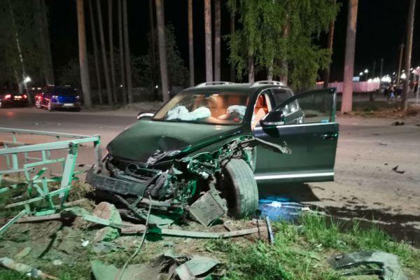В Берёзовском ночью столкнулись Audi и Volkswagen. Один из водителей был пьян.