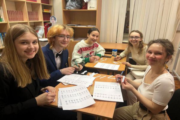 Еще в одной гимназии Екатеринбурга откроют дипломатический класс