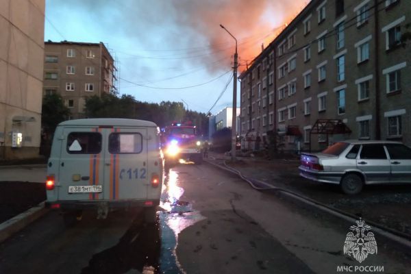 В Первоуральске пожарные потушили общежитие на улице Ильича