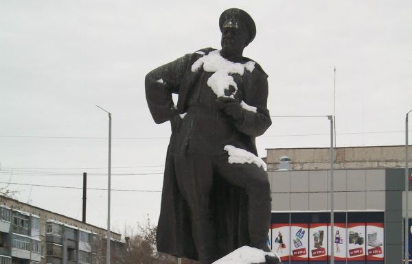 Первый на Урале памятник Жукову был установлен в Ирбите