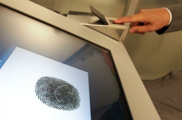Как вы отнесетесь к обязательной биометрической регистрации?