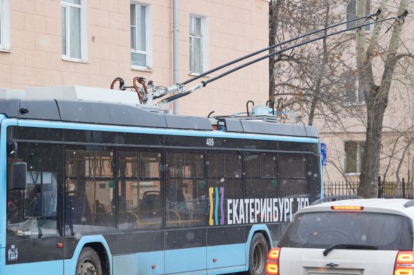 В Екатеринбурге встали троллейбусы из-за обрыва проводов