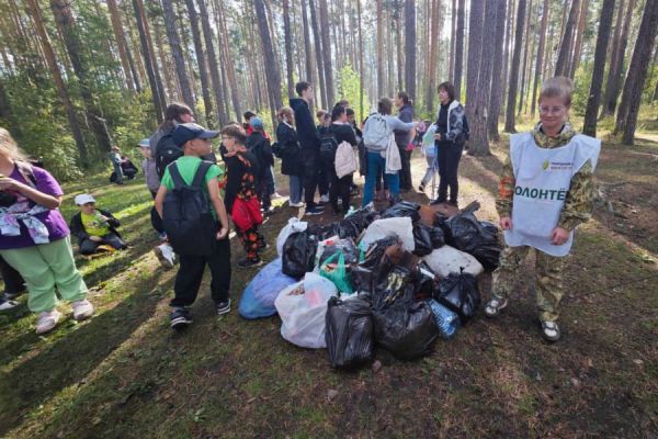 «Бажовская верста»— это про экологию. Свердловчан пригласили прогуляться по лесу и заодно собрать мусор