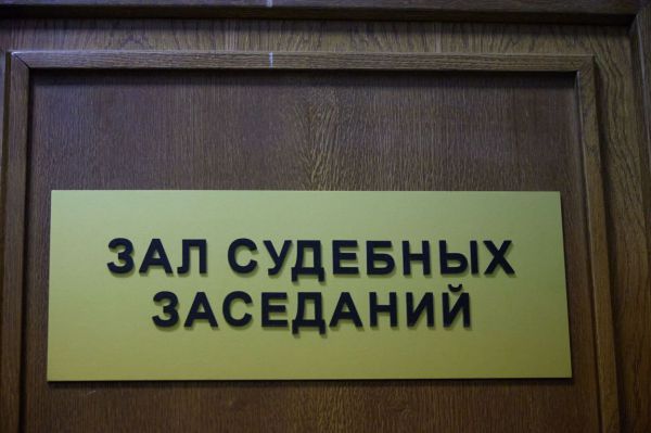 В Екатеринбурге будут судить мужчину, выбросившего в окно собаку