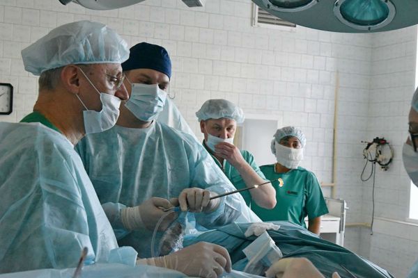 В Екатеринбурге врачи успешно прооперировали онкобольного с COVID-19 и желтухой