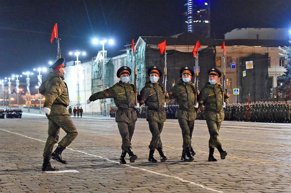 На этой неделе пройдет несколько репетиций парада Победы. Рассказываем, какие улицы закроют в Екатеринбурге