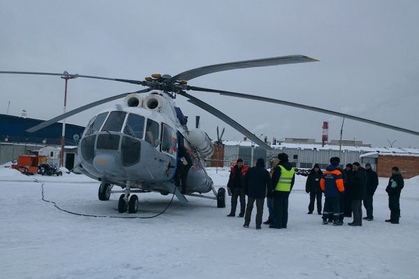 Выжившую туристку, найденную в горах Урала, на вертолете доставили в Екатеринбург