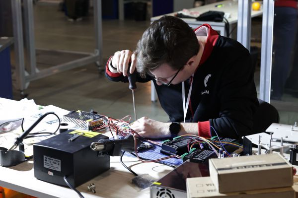 Каждый второй свердловчанин хочет найти подработку перед Новым годом