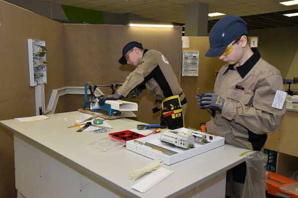 Уроки труда, камеры на дорогах, госпошлина за развод: новое в законах с сентября 2024 года