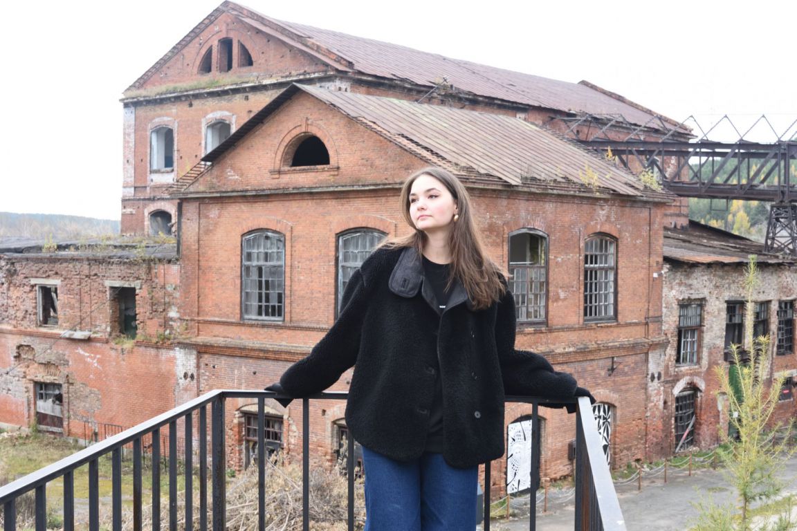 Вдохнуть новую жизнь в старый завод: хрупкая девушка помогает развивать креативный уральский кластер