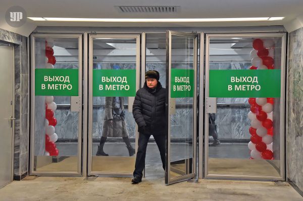 У станции метро «Проспект Космонавтов» появился новый подземный переход