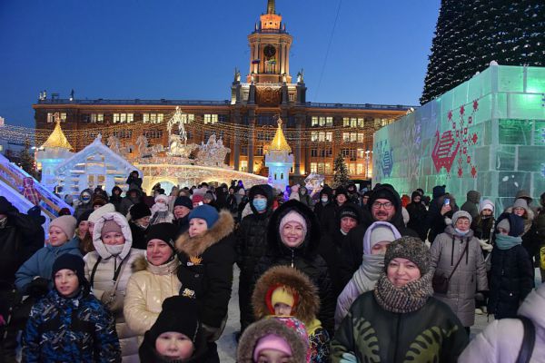 Большинство россиян проведут новогодние выходные в своем городе или селе