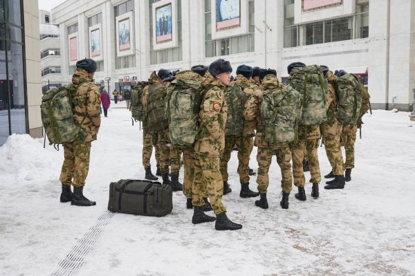 На горячую линию по помощи участникам СВО на Среднем Урале за год поступило больше двух тысяч обращений