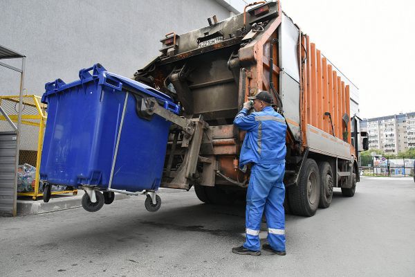 Автопарк коммунальной техники Среднего Урала пополнился 26 мусоровозами