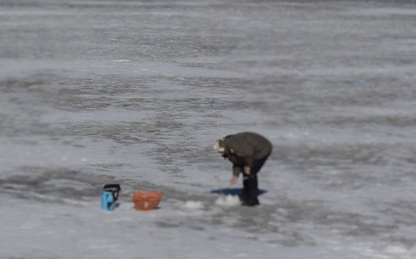 На Среднем Урале рыбак утонул в полынье