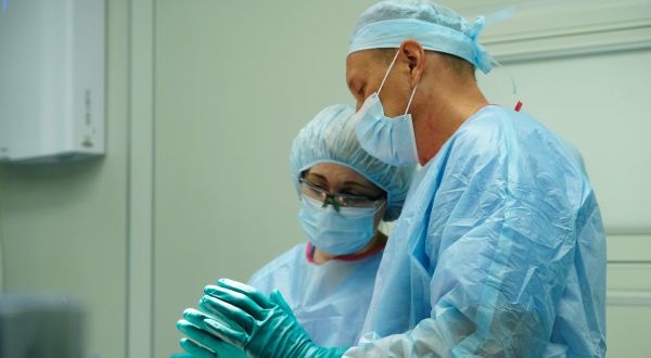 Свердловские кардиохирурги вернули к жизни пациентку с тяжелейшим инфарктом