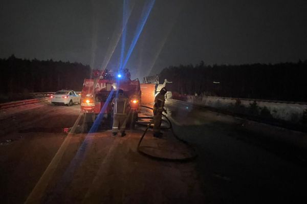 Движение по ЕКАД перекрыли из-за разлива топлива