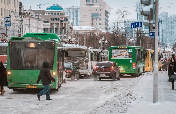 В Екатеринбурге на борьбу с пробками на дорогах потратят больше 2 млрд рублей