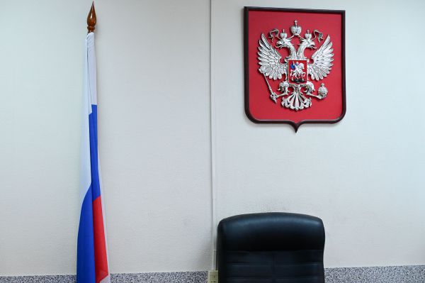За издевательства над подростком суд наказал двух свердловчан