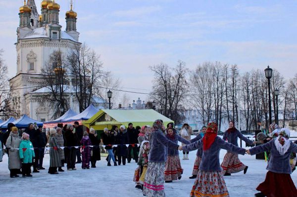 На ярмарке в Верхотурье  гостей угощали пельменями по старинным рецептам