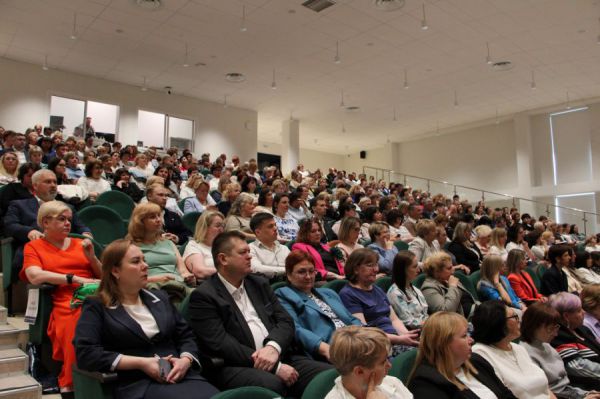 Свердловская область собрала экспертов, чтобы обсудить изменения в системе общего образования