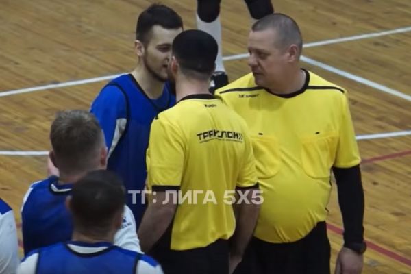 В Екатеринбурге судья подрался с футболистом на любительском чемпионате