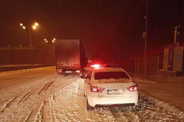 В Свердловской области из-за ухудшения погодных условий перекрыли Пермский тракт