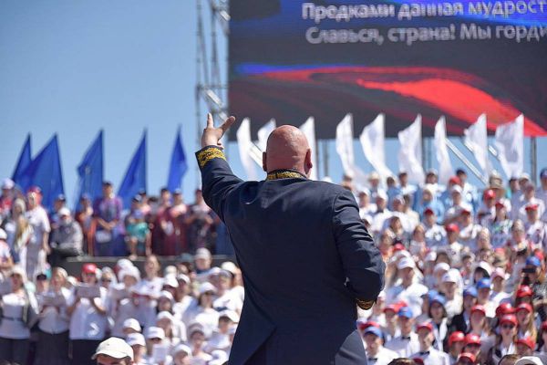 В День России в Екатеринбурге споет хор в тысячу голосов. Рассказываем, куда ещё сходить в праздник