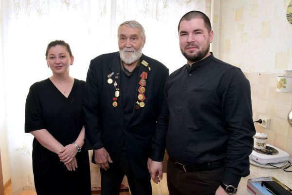 «Мост памяти»: в Екатеринбурге открылся первый в России семейный волонтерский центр