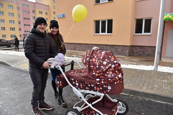 Еще пять семей свердловчан получили соцвыплаты на приобретение жилья