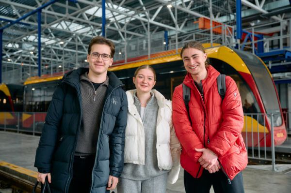 Дух новаторства вживую: студенты УрФУ посетили экскурсию в цифровое депо «Верхнепышминского трамвая»