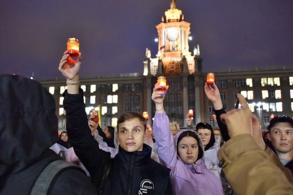 В Екатеринбурге прошла Всероссийская гражданская акция «Свеча памяти». Фото