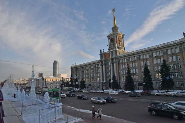 В центре Екатеринбурга на перекрестке вместо брусчатки появится асфальт