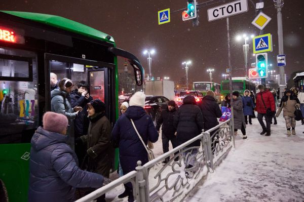 Екатеринбуржцы получили травмы при падении в автобусе №41