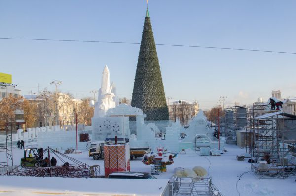 Ледовый городок на площади 1905 года готов уже на 85%