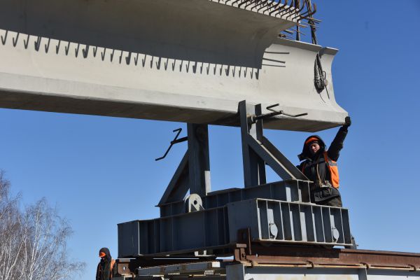 Дорога к дому станет безопаснее: в Свердловской области обновят 20 мостов и путепроводов