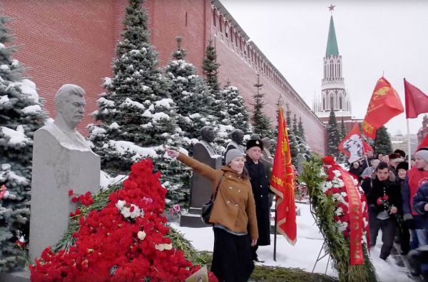 День рождения Сталина обернулся скандалом на его могиле