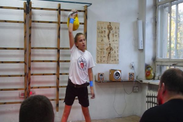 12-летняя свердловчанка установила мировой рекорд в гиревом спорте
