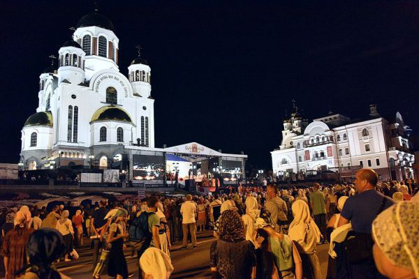 К Пасхе в Екатеринбург привезут благодатный огонь