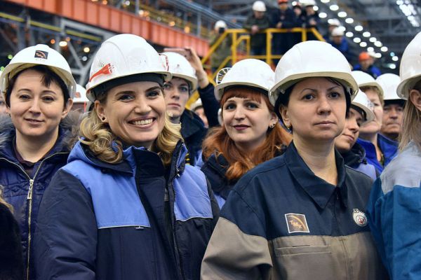 Губернатор Евгений Куйвашев поздравил металлургов с профессиональным праздником