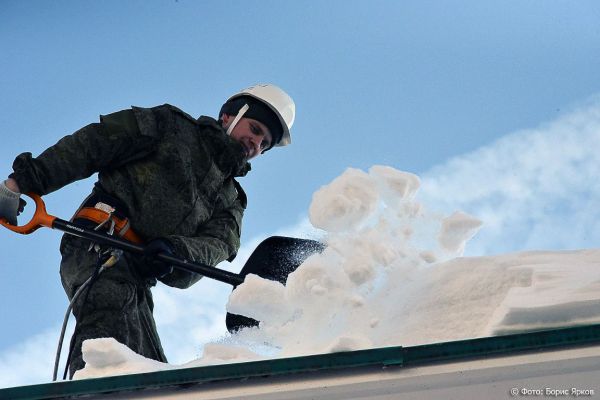 Больше всего жалоб на уборку снега в Екатеринбурге поступает от жителей ВИЗа