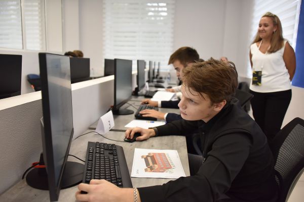 В Екатеринбурге выберут самых умных школьников России